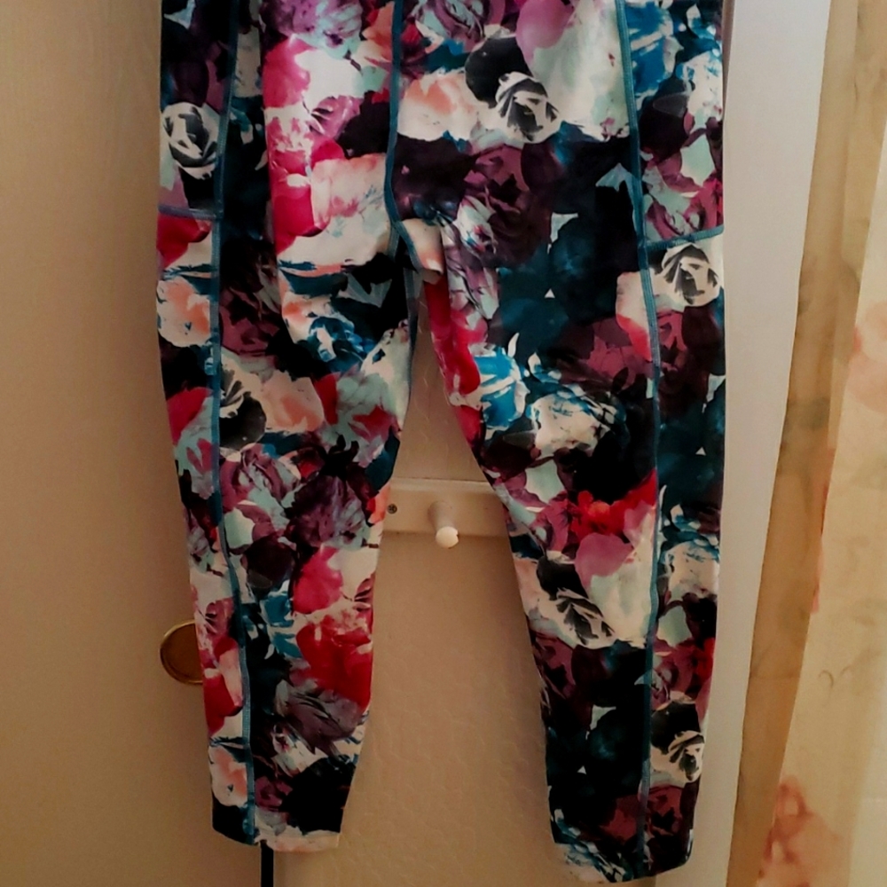 Pretty floral teal leggings
